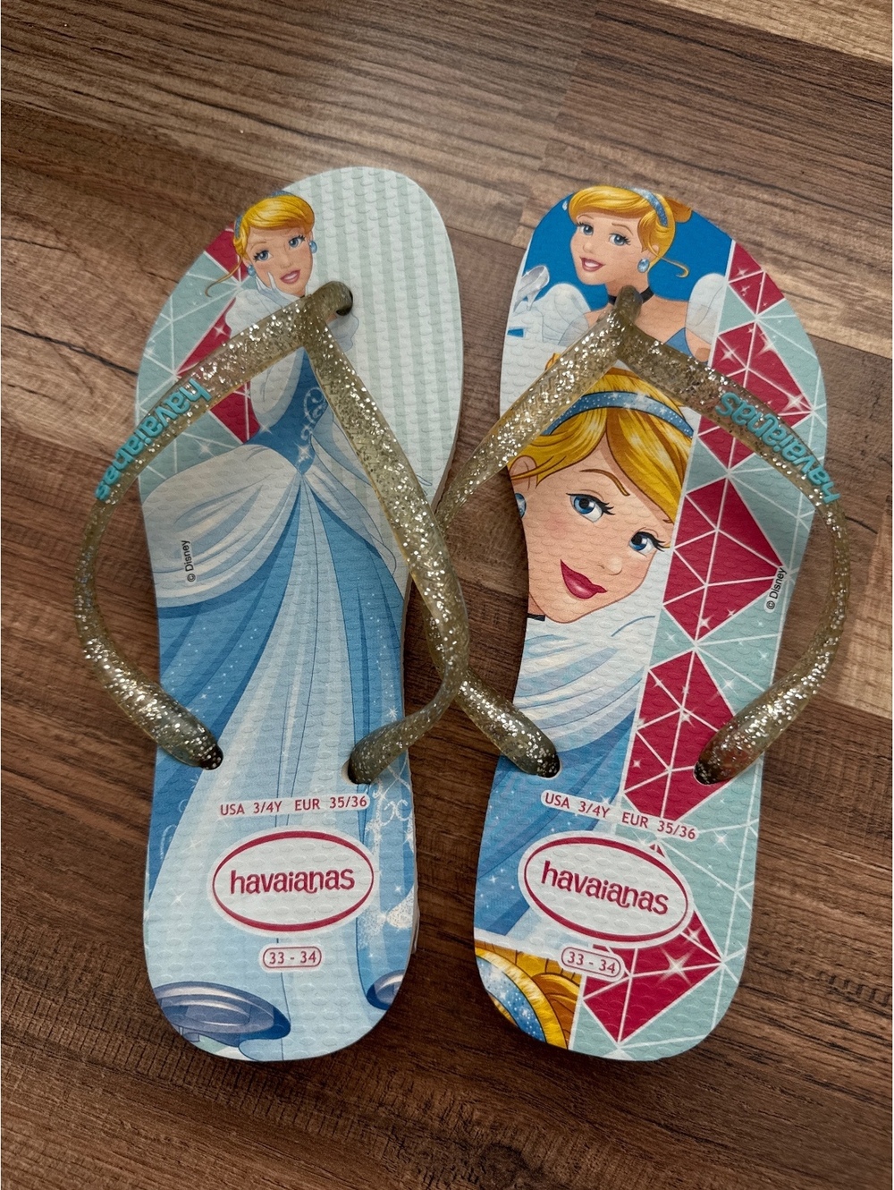 Havaianas Cinderella Kids Flip Flops Size 33-34 (3/4Y)  with Glitter Straps